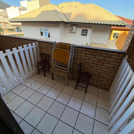 בומבינאס Quatro Ilhas Beach Hostel מראה חיצוני תמונה