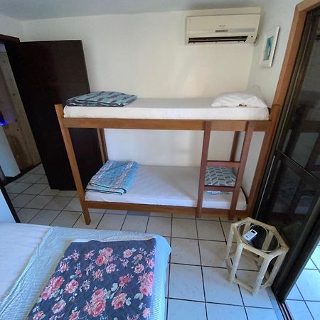 בומבינאס Quatro Ilhas Beach Hostel מראה חיצוני תמונה