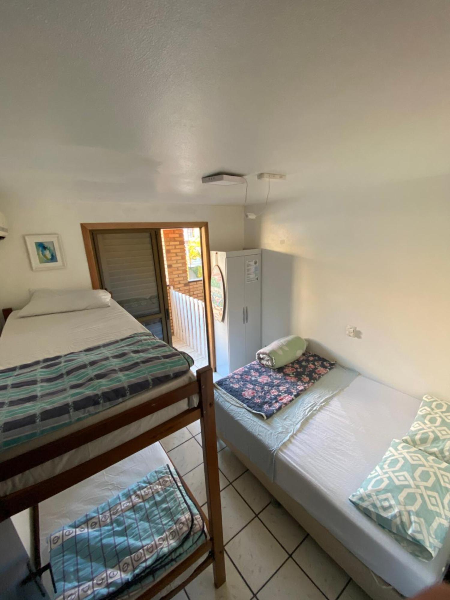 בומבינאס Quatro Ilhas Beach Hostel מראה חיצוני תמונה
