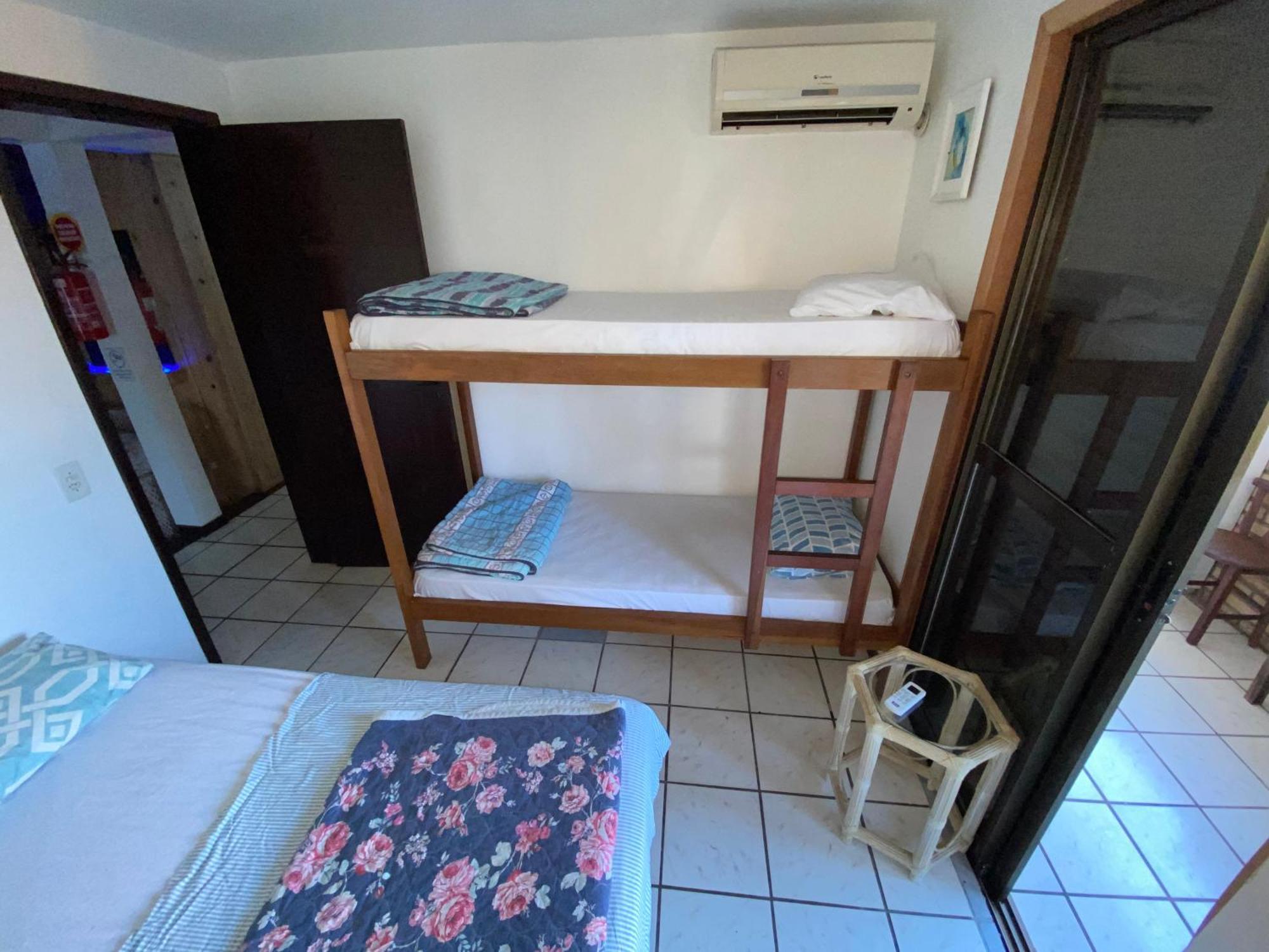 בומבינאס Quatro Ilhas Beach Hostel מראה חיצוני תמונה