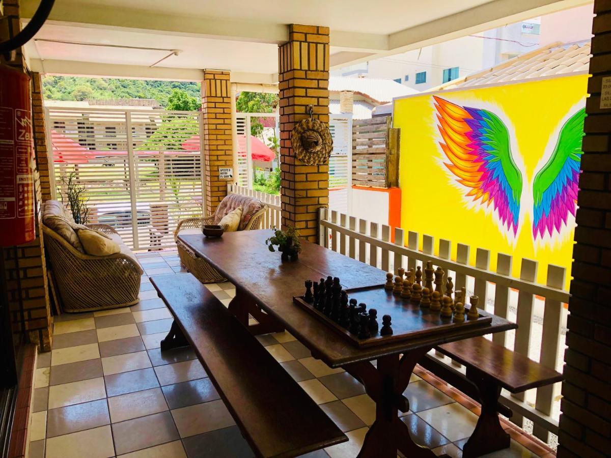 בומבינאס Quatro Ilhas Beach Hostel מראה חיצוני תמונה
