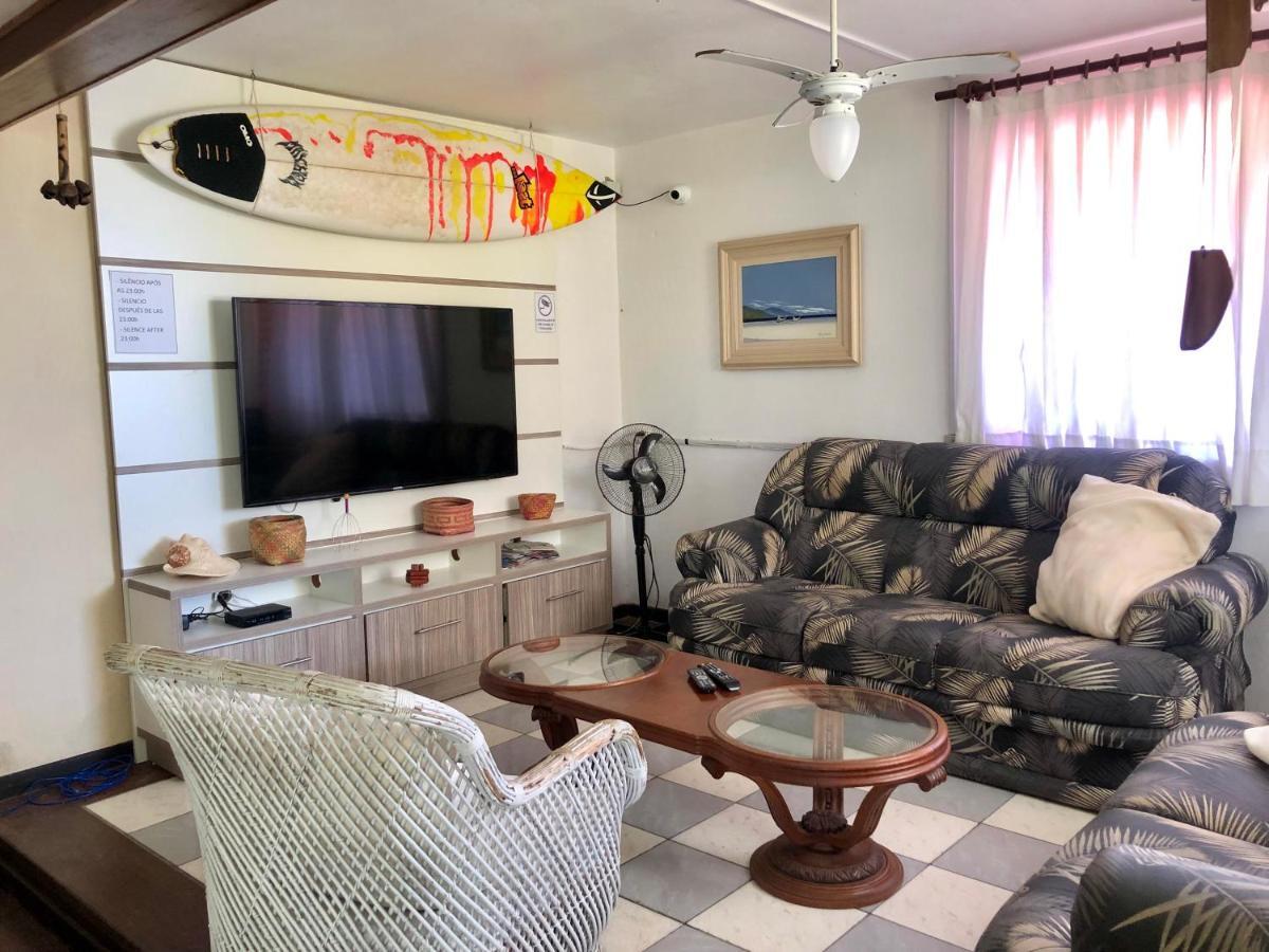 בומבינאס Quatro Ilhas Beach Hostel מראה חיצוני תמונה