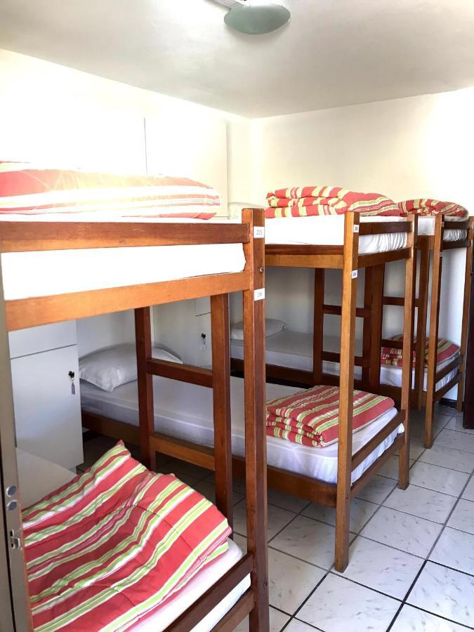בומבינאס Quatro Ilhas Beach Hostel מראה חיצוני תמונה