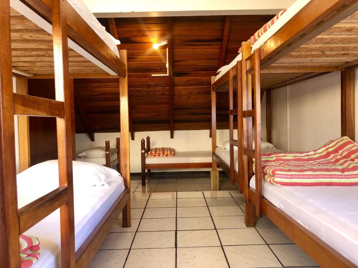 בומבינאס Quatro Ilhas Beach Hostel מראה חיצוני תמונה